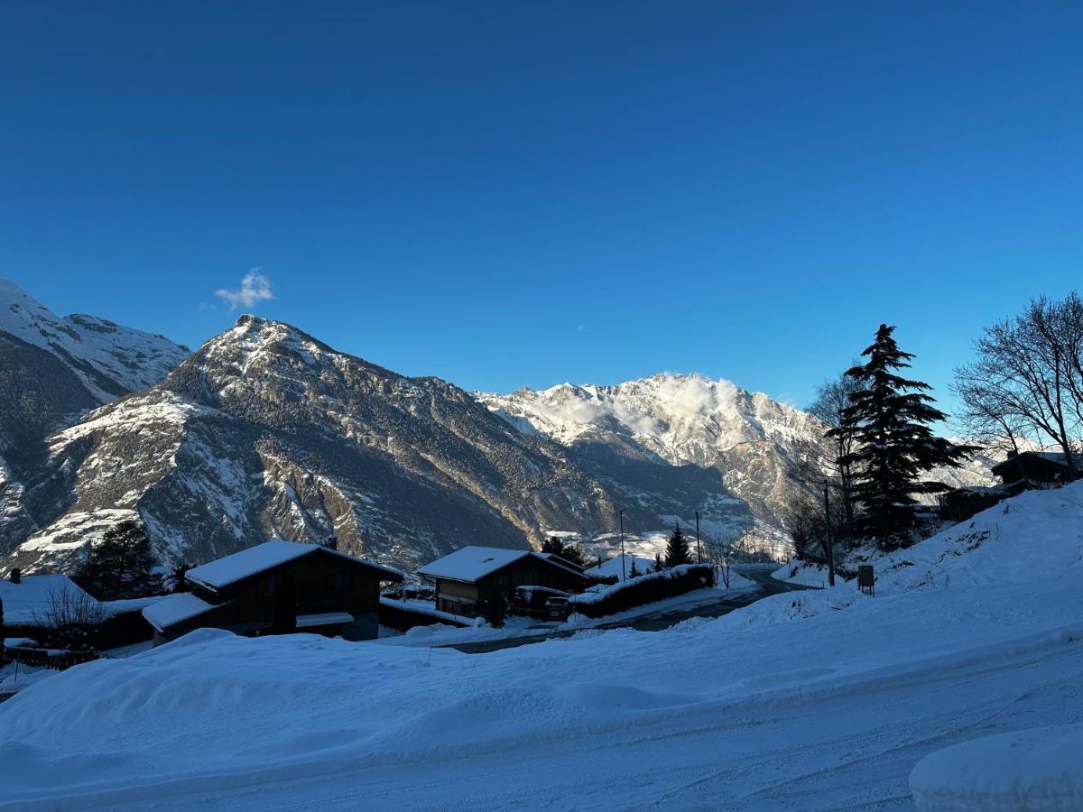 Chambres D'Hotes Les Louettes A Sapinhaut Canton Du Valais Saxon Exterior photo